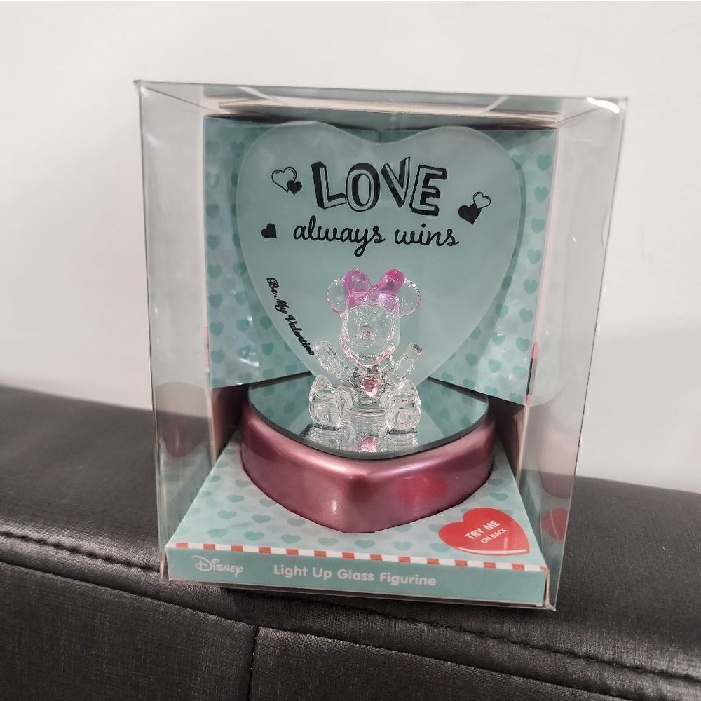 Disney Minnie Mouse Valentine's Day Light Up Collectible Glass Figure
